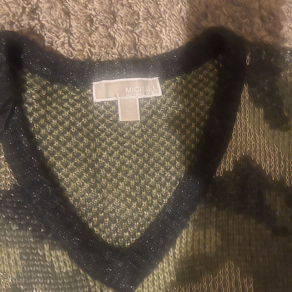 MK sweater in a an excellent condition. - Picture 2 of 6